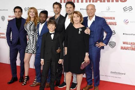 Regisseur Simon Verhoeven mit seinem Schauspielensemble bei der Weltpremiere von Regisseur Simon Verhoeven mit seinem Schauspielensemble bei der Weltpremiere von