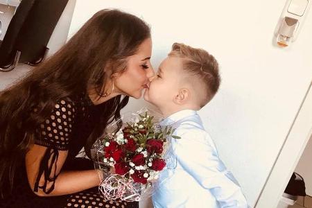 Über diesen Geburtstagsbussi freut sie sich bestimmt: Sarah Lombardi mit Sohn Alessio Über diesen Geburtstagsbussi freut sie sich bestimmt: Sarah Lombardi mit Sohn Alessio