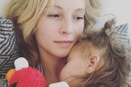 Candice King genießt den Moment mit ihrer Tochter Candice King genießt den Moment mit ihrer Tochter