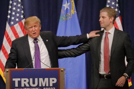 Auch mit vereinten Kräften tun sich Donald Trump und sein Sohn schwer gegen Jimmy Kimmel Auch mit vereinten Kräften tun sich Donald Trump und sein Sohn schwer gegen Jimmy Kimmel