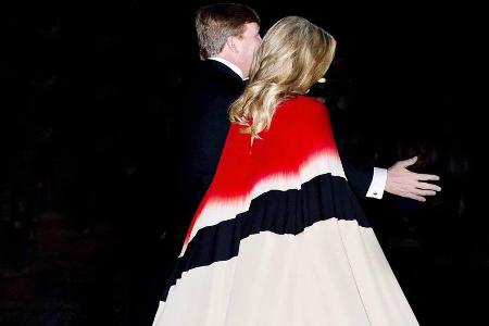 Königin Máxima im Schleppenkleid Königin Máxima im Schleppenkleid
