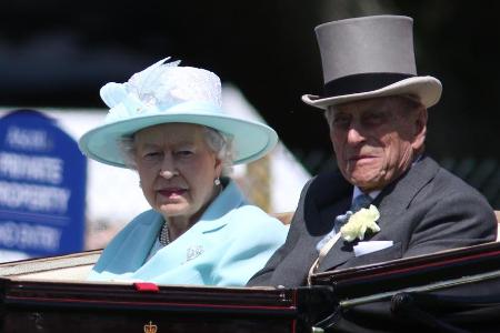 Für gewöhnlich wird die Queen im wahrsten Sinne des Wortes kutschiert - doch manchmal legt sie selbst Hand ans Lenkrad Für gewöhnlich wird die Queen im wahrsten Sinne des Wortes kutschiert - doch manchmal legt sie selbst Hand ans Lenkrad