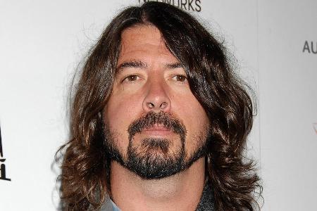 Mit dieser spontanen Aktion bewies Dave Grohl, wie wichtig ihm seine Fans sind Mit dieser spontanen Aktion bewies Dave Grohl, wie wichtig ihm seine Fans sind