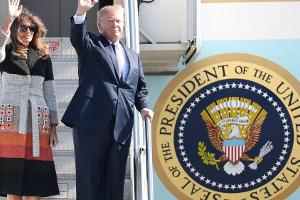 Melania Trump: Im schrägen Wollmantel nach Asien