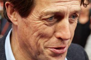 Um Jahre gealtert: Was ist mit Frauenschwarm Hugh Grant passiert?