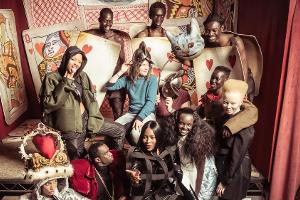 Der neue Pirelli-Kalender: Naomi Campbell und Co. im Wunderland
