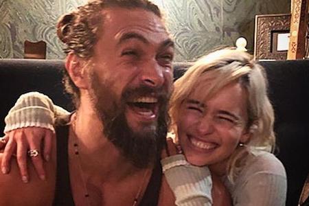 Mit diesem Foto begeisterten Jason Momoa und Emilia Clarke die Mit diesem Foto begeisterten Jason Momoa und Emilia Clarke die