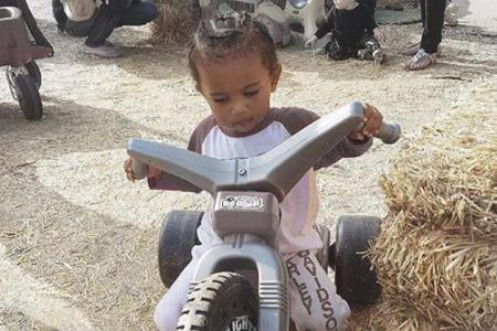 Früh übt sich: Saint West auf seinem Motorrad Früh übt sich: Saint West auf seinem Motorrad