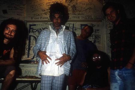 Chuck Mosley (2.v.l.) mit Faith No More 1988 bei einem Konzert in Berlin Chuck Mosley (2.v.l.) mit Faith No More 1988 bei einem Konzert in Berlin