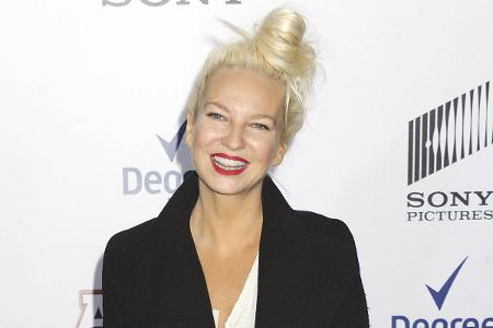 Musikerin Sia hatte die perfekte Antwort für den Unhold parat, der mit Bildern von ihr Geld abzocken wollte Musikerin Sia hatte die perfekte Antwort für den Unhold parat, der mit Bildern von ihr Geld abzocken wollte