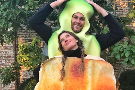 Gisele Bündchen und Tom Brady entschieden sich für ein weniger gruseliges Halloweenkostüm Gisele Bündchen und Tom Brady entschieden sich für ein weniger gruseliges Halloweenkostüm