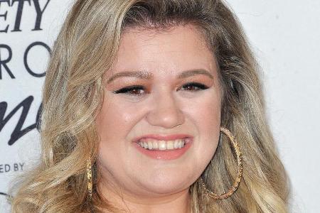 Kümmert sich nicht mehr darum, was die Leute über ihr Gewicht sagen: Kelly Clarkson Kümmert sich nicht mehr darum, was die Leute über ihr Gewicht sagen: Kelly Clarkson