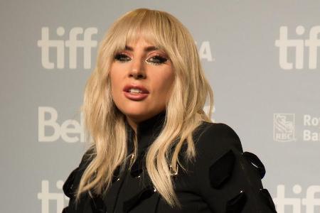 Lady Gaga schaffte es nicht zu den American Music Awards - aber fand dennoch einen Weg, im Rampenlicht zu stehen Lady Gaga schaffte es nicht zu den American Music Awards - aber fand dennoch einen Weg, im Rampenlicht zu stehen