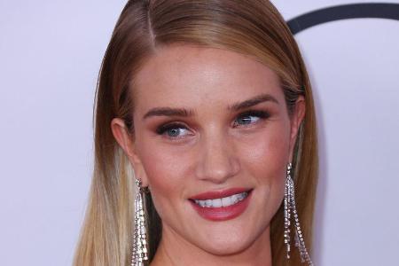 Auch Model Rosie Huntington-Whiteley hat Hyaluronsäure bereits für sich entdeckt Auch Model Rosie Huntington-Whiteley hat Hyaluronsäure bereits für sich entdeckt