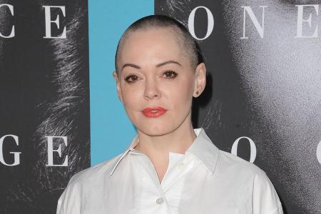 Der Haftbefehl gegen Rose McGowan liegt schon seit Februar vor, erst jetzt stellte sie sich der Polizei Der Haftbefehl gegen Rose McGowan liegt schon seit Februar vor, erst jetzt stellte sie sich der Polizei