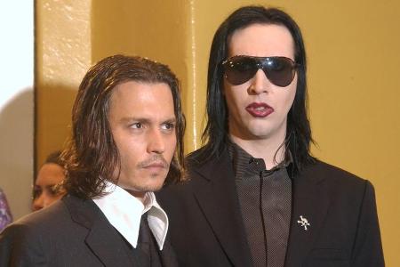 Johnny Depp und Marilyn Manson kennen sich schon lange. Hier sind sie gemeinsam auf einem Event im Jahr 2001 zu sehen Johnny Depp und Marilyn Manson kennen sich schon lange. Hier sind sie gemeinsam auf einem Event im Jahr 2001 zu sehen