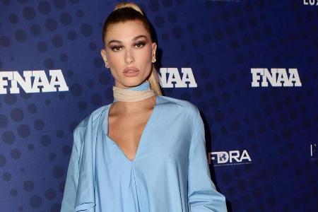 Hailey Baldwin bei den Footwear News Achievement Awards in New York Hailey Baldwin bei den Footwear News Achievement Awards in New York