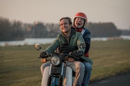 Ben (Frederick Lau) und Simpel (David Kross) können sich ein Leben ohne einander nicht vorstellen Ben (Frederick Lau) und Simpel (David Kross) können sich ein Leben ohne einander nicht vorstellen