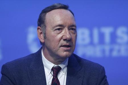Auch Kevin Spacey sieht sich derzeit heftigen Anschuldigungen gegenüber Auch Kevin Spacey sieht sich derzeit heftigen Anschuldigungen gegenüber