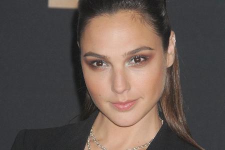 Gal Gadot macht ihrem Alter Ego Wonder Woman alle Ehre Gal Gadot macht ihrem Alter Ego Wonder Woman alle Ehre