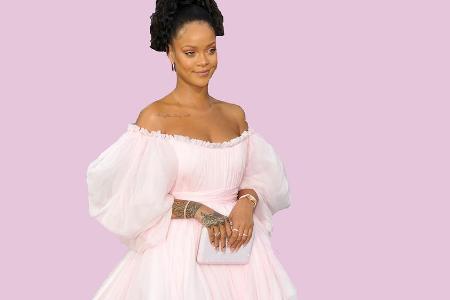 Rihanna trägt ein Prinzessinnenkleid in Millennial Pink Rihanna trägt ein Prinzessinnenkleid in Millennial Pink