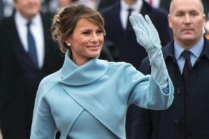 Bei der Amtseinführung ihres Mannes trug Melania Trump dieses hellblaue Kleid