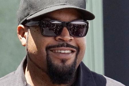 Bodenständig: Rapper Ice Cube steigt nicht nur in Luxus-Limousinen Bodenständig: Rapper Ice Cube steigt nicht nur in Luxus-Limousinen