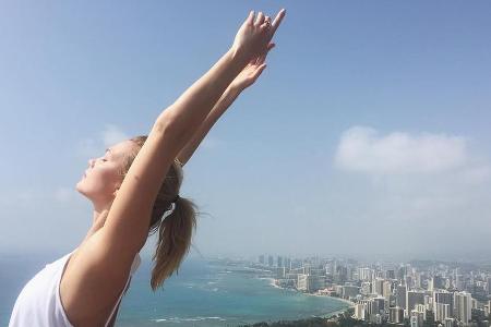 Karlie Kloss hat Yoga bereits als Ausgleich zum stressigen Model-Alltag für sich entdeckt Karlie Kloss hat Yoga bereits als Ausgleich zum stressigen Model-Alltag für sich entdeckt