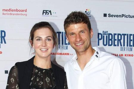 Ein Dreamteam - auch im Pferdestall: Lisa und Thomas Müller Ein Dreamteam - auch im Pferdestall: Lisa und Thomas Müller