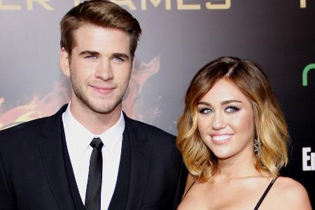 Liam Hemsworth und Miley Cyrus im Jahr 2012 bei der Premiere von Liam Hemsworth und Miley Cyrus im Jahr 2012 bei der Premiere von