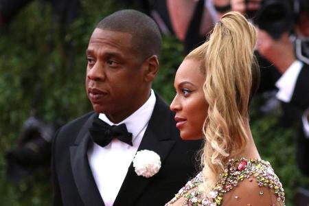 Jay Z und Beyoncé scheinen wieder in ruhigen Ehe-Gewässern unterwegs zu sein Jay Z und Beyoncé scheinen wieder in ruhigen Ehe-Gewässern unterwegs zu sein