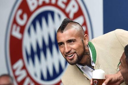 Ob Arturo Vidal mit einem Weißbier auf sein Brüderchen anstößt? Ob Arturo Vidal mit einem Weißbier auf sein Brüderchen anstößt?