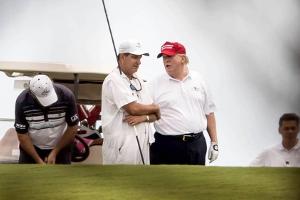 Golf-Set von Donald Trump wird versteigert