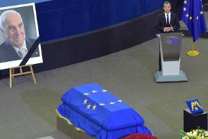 Helmut Kohl: Letzte Ehre bei Trauerakt in Straßburg