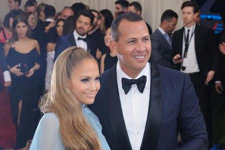 Sieht so ein Bodyguard aus? Alex Rodriguez und Jennifer Lopez bei der Met Gala Sieht so ein Bodyguard aus? Alex Rodriguez und Jennifer Lopez bei der Met Gala
