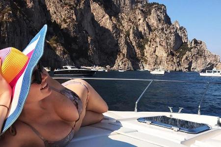 Model Kate Upton bräunt sich in der Sonne Italiens Model Kate Upton bräunt sich in der Sonne Italiens