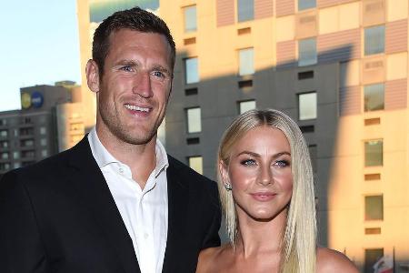 Jetzt sind sie ein Ehepaar: Schauspielerin Julianne Hough und Eishockeyspieler Brooks Laich Jetzt sind sie ein Ehepaar: Schauspielerin Julianne Hough und Eishockeyspieler Brooks Laich
