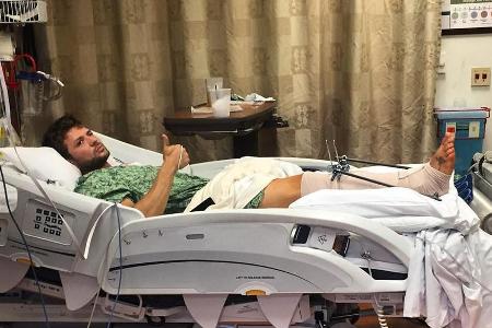 Schauspieler Ryan Phillippe grüßt mit gebrochenem Bein aus dem Krankenhaus Schauspieler Ryan Phillippe grüßt mit gebrochenem Bein aus dem Krankenhaus