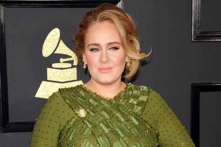 Die britische Sängerin Adele muss auf ihre gewinnbringende Konzert-DVD verzichten. Die britische Sängerin Adele muss auf ihre gewinnbringende Konzert-DVD verzichten.