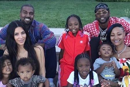 Bei den Kardashian-Wests wurde gefeiert - nur North West (unten links) sieht nicht sehr glücklich aus Bei den Kardashian-Wests wurde gefeiert - nur North West (unten links) sieht nicht sehr glücklich aus