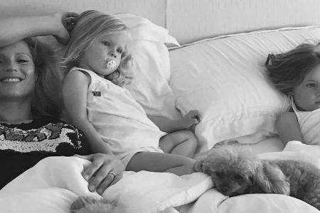 Bei Familie Hunziker-Trussardi steht morgendliches Kuscheln auf der Tagesordnung Bei Familie Hunziker-Trussardi steht morgendliches Kuscheln auf der Tagesordnung
