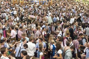 Ohne Bargeld auf der Wiesn bezahlen? Diese App macht's möglich