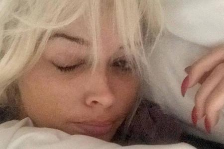 Daniela Katzenberger zeigt sich ihren Followern schlaftrunken im Bett Daniela Katzenberger zeigt sich ihren Followern schlaftrunken im Bett
