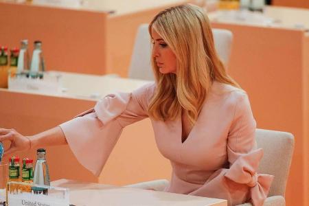 Ivanka Trump trug beim G20-Gipfel rosa Schleifchen Ivanka Trump trug beim G20-Gipfel rosa Schleifchen