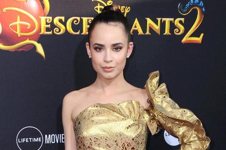 Schauspielerin Sofia Carson erschien in einem raffinierten Gold-Dress zur Premiere ihres neuen Films Schauspielerin Sofia Carson erschien in einem raffinierten Gold-Dress zur Premiere ihres neuen Films