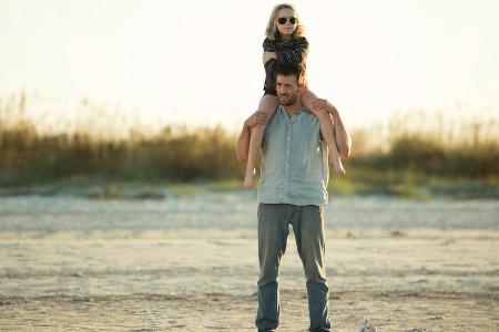 Chris Evans als Frank Adler und Mckenna Grace als Mary in Chris Evans als Frank Adler und Mckenna Grace als Mary in