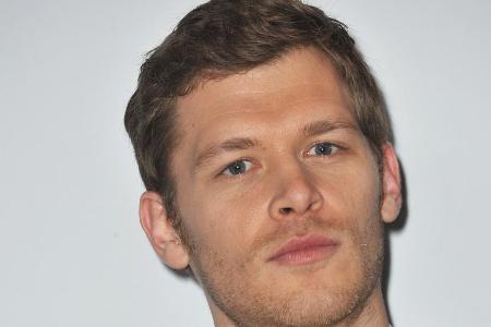 Joseph Morgan spielt in Joseph Morgan spielt in