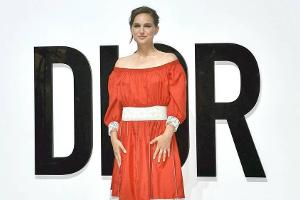Lady in Red: Natalie Portman bei der Dior for Love Show
