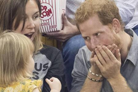 Prinz Harry: Als Babysitter ist er unschlagbar Prinz Harry: Als Babysitter ist er unschlagbar