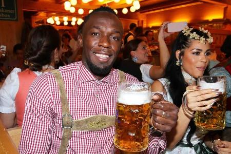 Usain Bolt lässt sich als Sprint-Rentner das deutsche Bier schmecken Usain Bolt lässt sich als Sprint-Rentner das deutsche Bier schmecken
